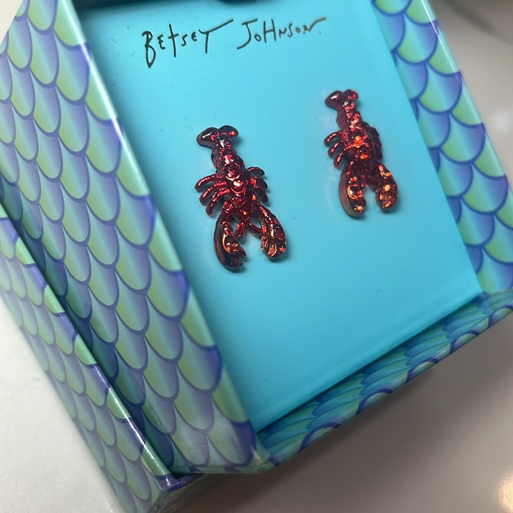 BETSEY JOHNSON Mermaid Jewels LOBSTER Stud Earrings *NWT* - Picture 3 of 7